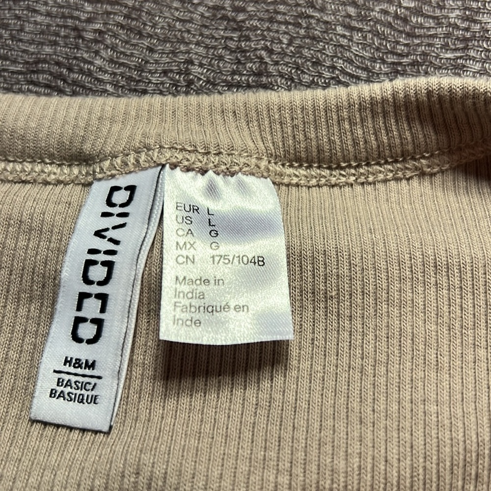 H&M stretchable basic shirts. - Picture 5 of 5